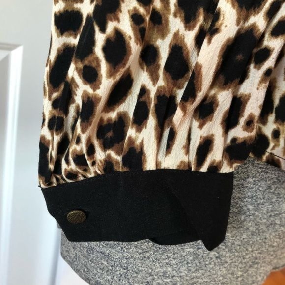 Leopard print long sleeve top with cut out keyhole back - Picture 5 of 11